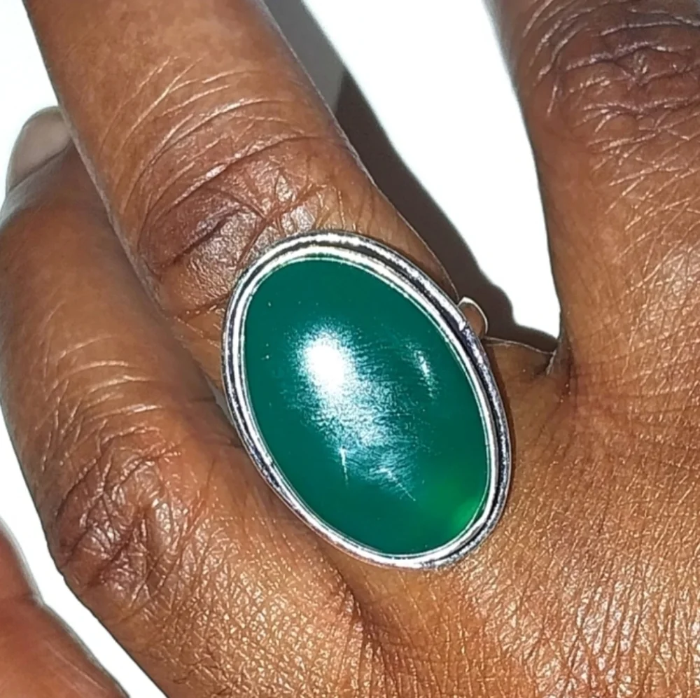 Elegant Unisex Silver and Green Gemstone Ring Sz 9